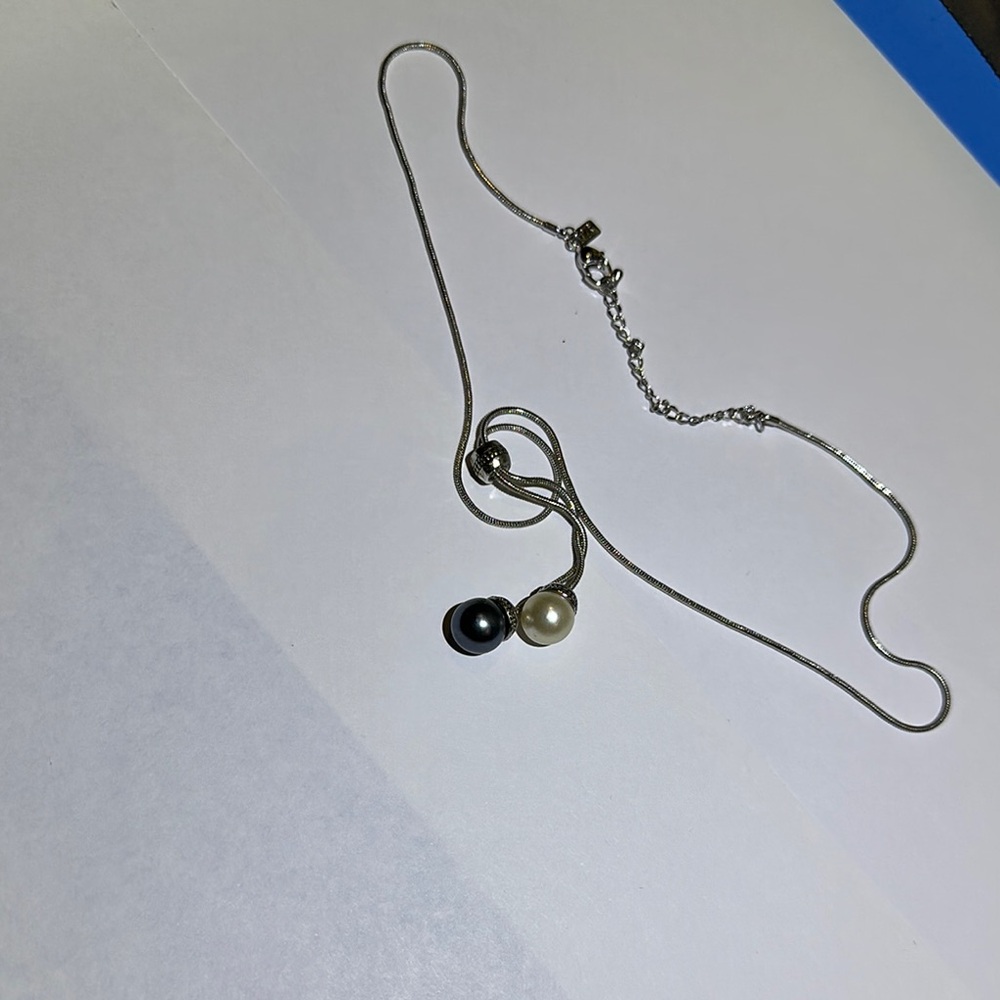 Pearl lariat Bolo Tie white and gray pearls on silver snake chain LR 954 Vintage